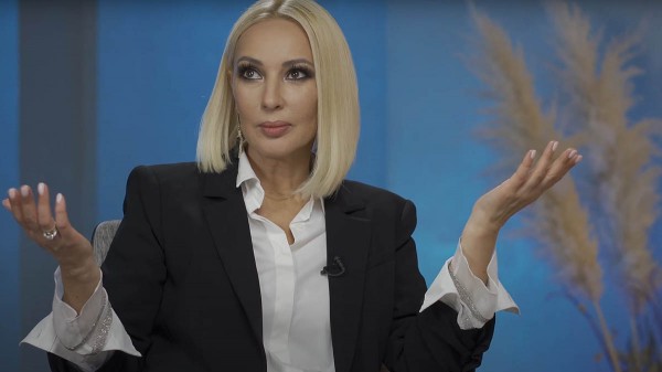Кудрявцева плеснула водой в гостью программы Малахова и покинула студию Кудрявцева плеснула водой в гостью программы Малахова и покинула студию