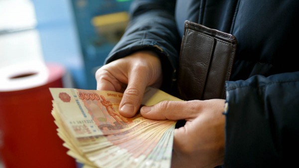 &laquo;Уход от страхового взноса&raquo;: в Госдуме предостерегли россиян от зарплаты в конвертах