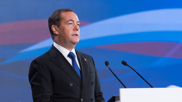 &laquo;Процесс идет&raquo;: Медведев назвал число принятых на службу в зоне СВО в 2024 году
