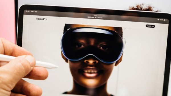 Стоимость Apple Vision Pro в РФ достигла 900 тыс рублей Стоимость Apple Vision Pro в РФ достигла 900 тыс рублей