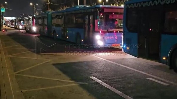 Дептранс обеспечит бесперебойную работу автобусов Мосгортранса у "Крокуса" Дептранс обеспечит бесперебойную работу автобусов Мосгортранса у "Крокуса"