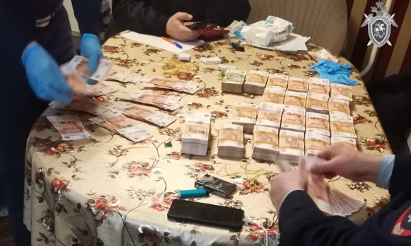 СК: В квартире подозреваемого в убийстве мотоциклиста нашли крупную сумму денег СК: В квартире подозреваемого в убийстве мотоциклиста нашли крупную сумму денег