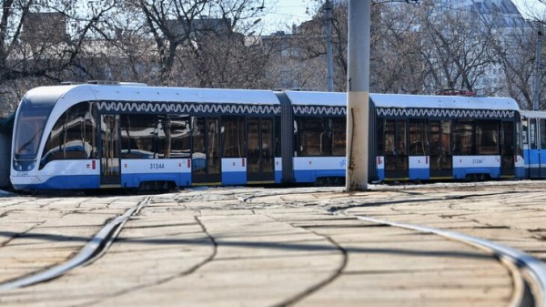 Трамвай в беспилотном режиме начнет выезжать на улицы Москвы летом &ndash; заммэра Ликсутов