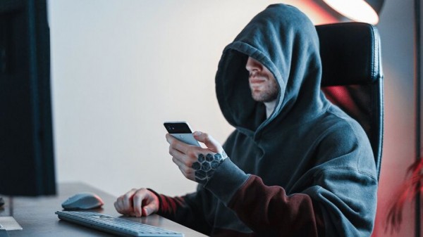 Эксперт Липов перечислил популярные схемы мошенников в майские праздники Эксперт Липов перечислил популярные схемы мошенников в майские праздники