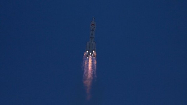 Китай запустил зонд "Чанъэ-6" для доставки грунта с обратной стороны Луны Китай запустил зонд "Чанъэ-6" для доставки грунта с обратной стороны Луны