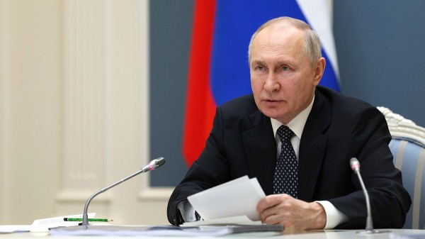 Путин призвал Сбер и ВТБ «не высасывать» деньги из других банков Путин призвал Сбер и ВТБ «не высасывать» деньги из других банков