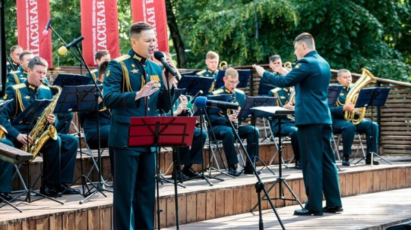 Оркестр Семеновского полка исполнит военные марши в парке "Северное Тушино" Оркестр Семеновского полка исполнит военные марши в парке "Северное Тушино"