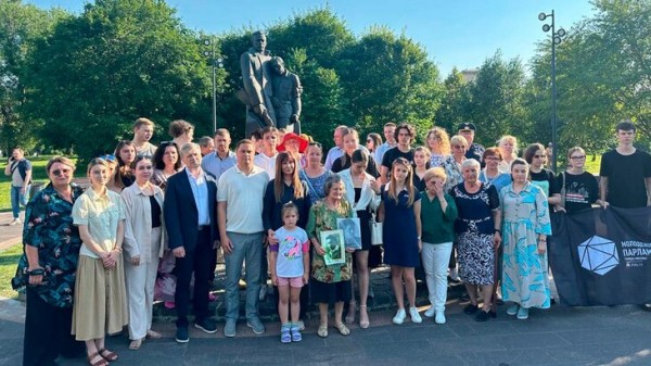 Премьера фильма о Московском народном ополчении прошла в парке у Ростокинского акведука Премьера фильма о Московском народном ополчении прошла в парке у Ростокинского акведука