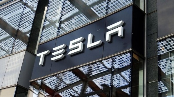 Tesla запустит производство человекоподобных роботов в 2026 году Tesla запустит производство человекоподобных роботов в 2026 году