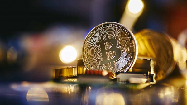 Курс биткоина на бирже упал на 18 процентов