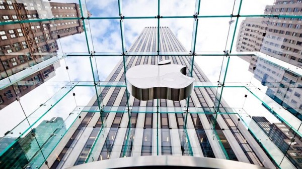 Apple впервые за 8 лет выпустит черный iPhone Apple впервые за 8 лет выпустит черный iPhone