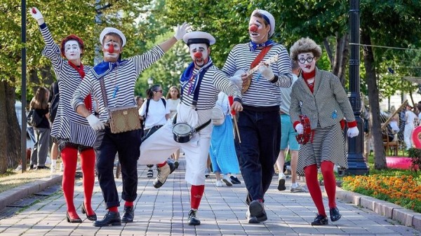 Фестиваль "Театральный бульвар" в Москве продлен до конца августа Фестиваль "Театральный бульвар" в Москве продлен до конца августа