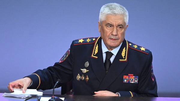 Колокольцев: У МВД нет денег на повышение зарплат участковым Колокольцев: У МВД нет денег на повышение зарплат участковым