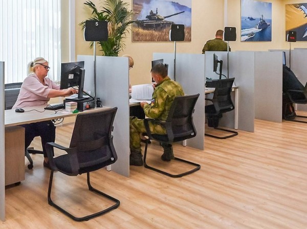 &laquo;Москва задает уровень должного отношения к нашим защитникам&raquo;: главное о льготах семьям контрактников