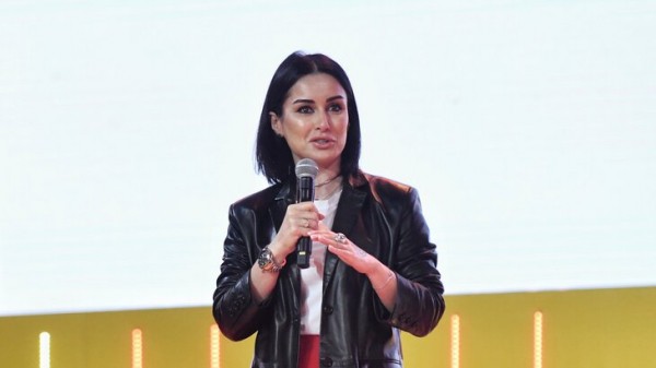 Канделаки ответила на критику сына Никулина в адрес фильма "Небриллиантовая рука" Канделаки ответила на критику сына Никулина в адрес фильма "Небриллиантовая рука"