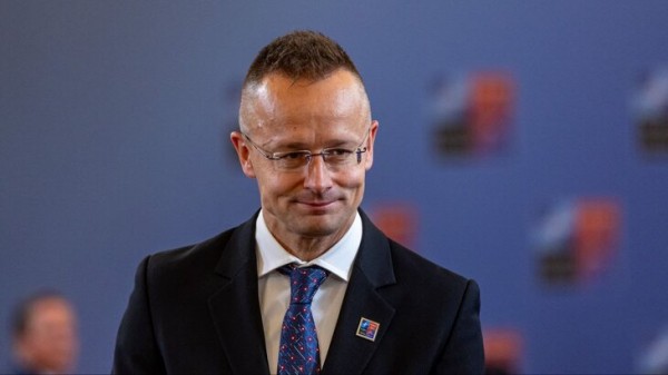 Сийярто сообщил о готовности к переговорам с "Роскосмосом" по космической программе