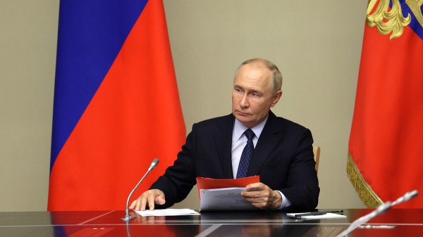 Путин в поздравительной телеграмме анонсировал скорую встречу с Рахмоном в Москве Путин в поздравительной телеграмме анонсировал скорую встречу с Рахмоном в Москве