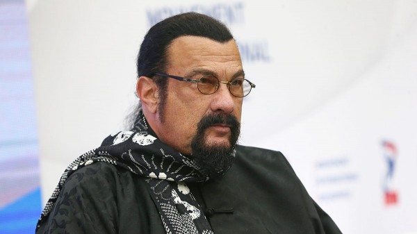 «Бог на нашей стороне»: Стивен Сигал заявил, что он русский, и высказался об СВО «Бог на нашей стороне»: Стивен Сигал заявил, что он русский, и высказался об СВО