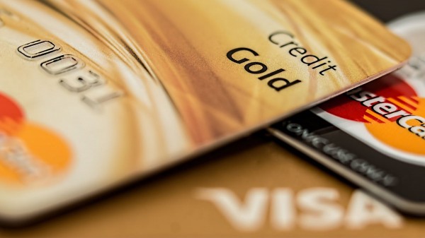 Центробанк обсуждает проблему с отключением карт Visa и MasterСard 