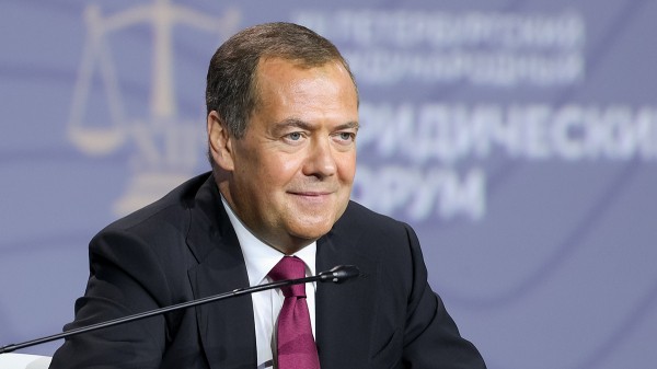 «Соскучился?»: Медведев напомнил про разделы Польши и российский город Варшаву «Соскучился?»: Медведев напомнил про разделы Польши и российский город Варшаву