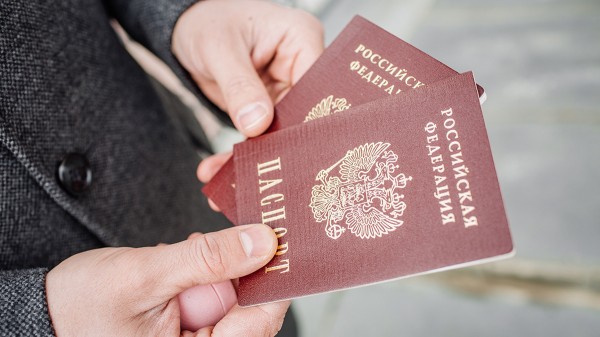 Чемпион ОИ рассказал о стоящих в очереди за паспортом РФ иностранных спортсменах Чемпион ОИ рассказал о стоящих в очереди за паспортом РФ иностранных спортсменах