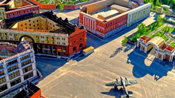 Москвичам рассказали о работе локейшен-скаута в кинопарке "Москино" Москвичам рассказали о работе локейшен-скаута в кинопарке "Москино"