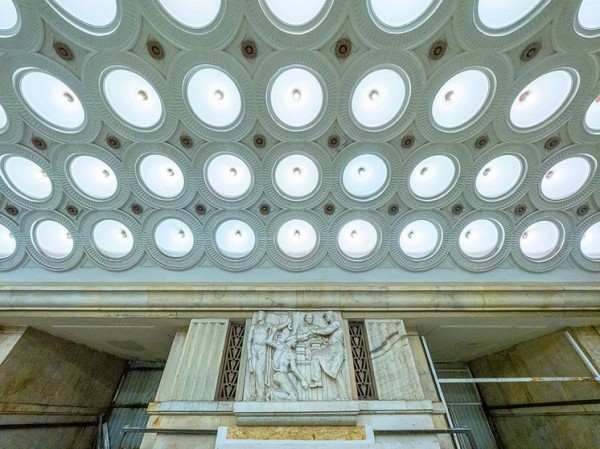 От выставок до свадеб: как московское метро стало центром культуры От выставок до свадеб: как московское метро стало центром культуры