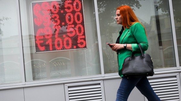 Курс евро превысил 115 рублей, доллар — 109 рублей Курс евро превысил 115 рублей, доллар — 109 рублей