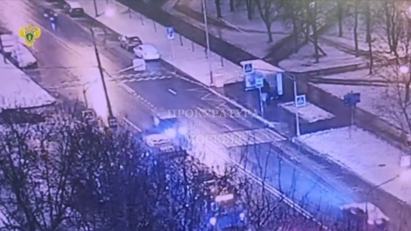 Автомобиль сбил двух пешеходов на переходе на юге Москвы, пострадал ребенок Автомобиль сбил двух пешеходов на переходе на юге Москвы, пострадал ребенок