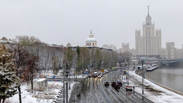 "Автодор" призвал водителей соблюдать дистанцию из-за мокрого снега "Автодор" призвал водителей соблюдать дистанцию из-за мокрого снега