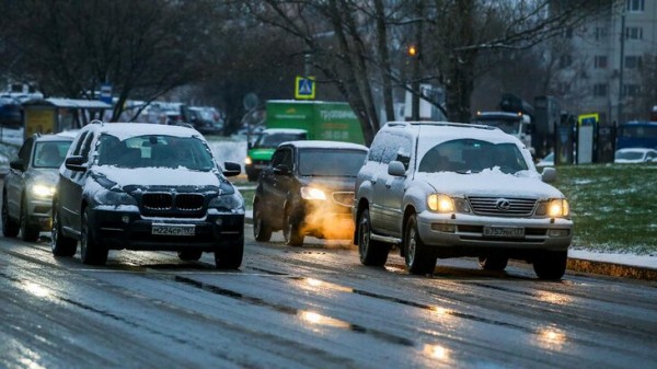 ЦОДД рекомендовал автомобилистам выезжать только на зимней резине из-за снегопада в Москве ЦОДД рекомендовал автомобилистам выезжать только на зимней резине из-за снегопада в Москве