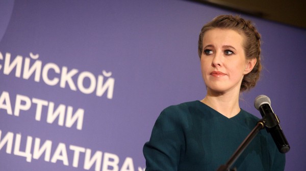 Путин за порогом: мать Собчак Нарусова подшутила над дочерью в ее день рождения Путин за порогом: мать Собчак Нарусова подшутила над дочерью в ее день рождения