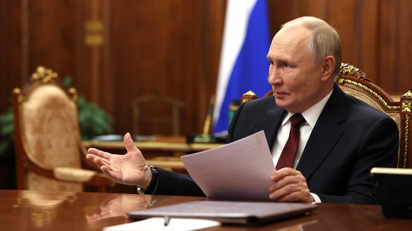 Путин поздравил сотрудников МВД с профессиональным праздником Путин поздравил сотрудников МВД с профессиональным праздником