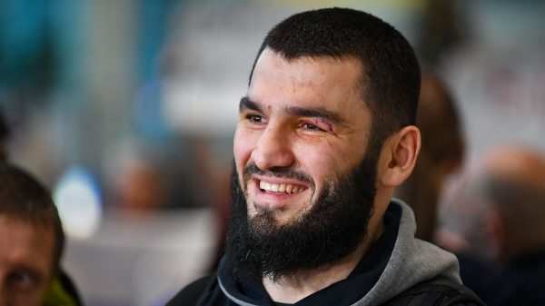Чемпион мира по боксу Бетербиев заявил о желании полететь в космос Чемпион мира по боксу Бетербиев заявил о желании полететь в космос