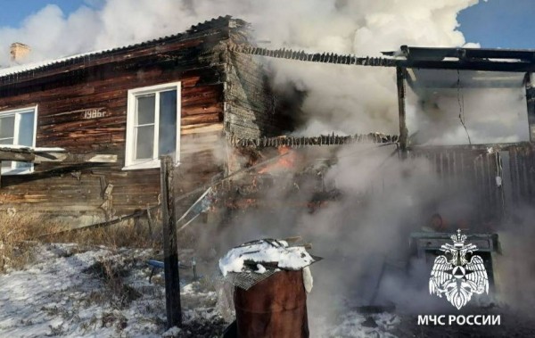 В Иркутской области при пожаре дедушка спас внучку, но сам погиб В Иркутской области при пожаре дедушка спас внучку, но сам погиб