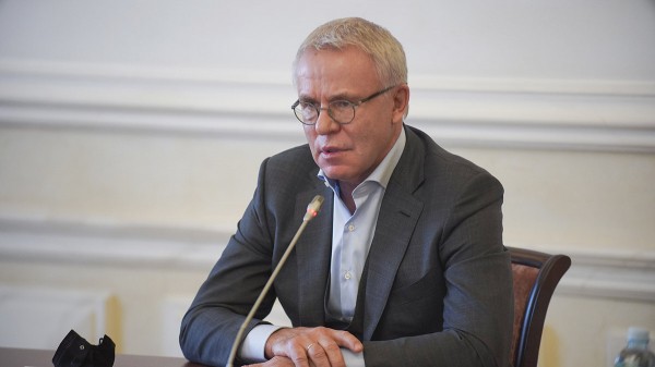 Фетисов обвинил чиновников в том, что спортсмены из России выступают без флага Фетисов обвинил чиновников в том, что спортсмены из России выступают без флага
