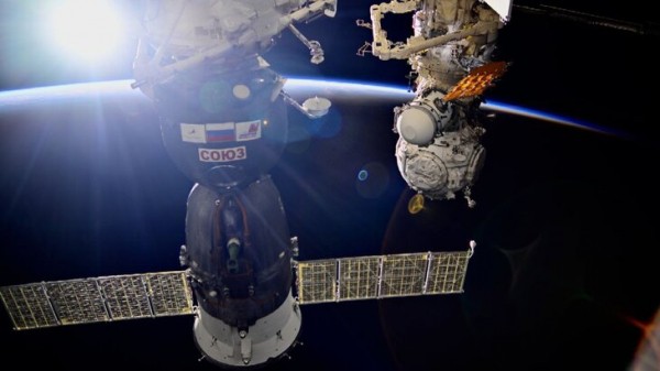 Российские космонавты вышли в открытый космос для работы с модулем "Звезда"