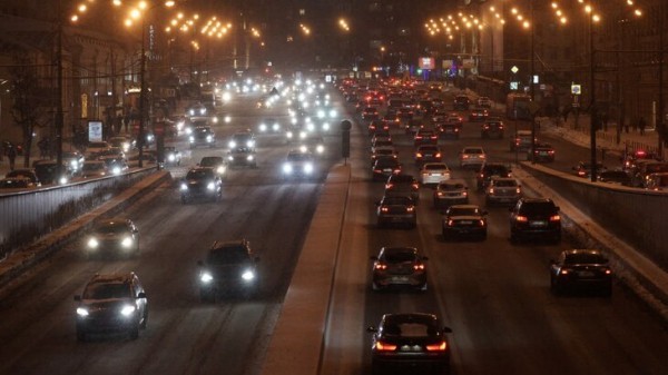 Средняя скорость автомобилей в Москве снизилась до 24 км/ч Средняя скорость автомобилей в Москве снизилась до 24 км/ч