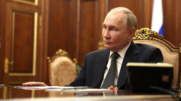 Путин поручил проработать вопрос увеличения размера маткапитала Путин поручил проработать вопрос увеличения размера маткапитала