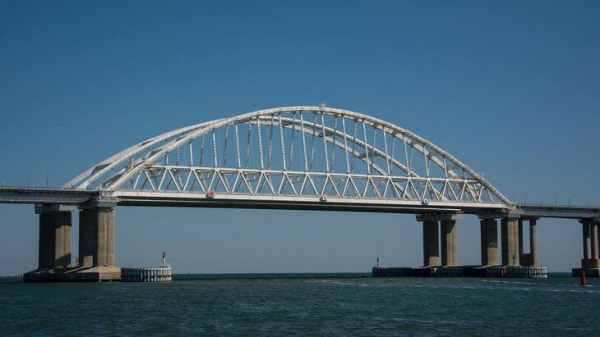 Движение автотранспорта по Крымскому мосту временно остановлено