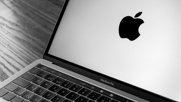 Variety: Apple исправит распознающую слово "расист" как "Трамп" ошибку