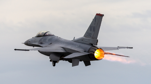 СМИ: Украинский истребитель F-16 сбит силами ПВО под Белгородом, пилот погиб СМИ: Украинский истребитель F-16 сбит силами ПВО под Белгородом, пилот погиб