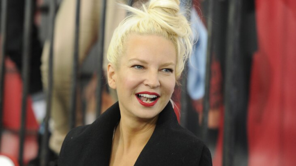 TMZ: певица Sia решила развестись с мужем