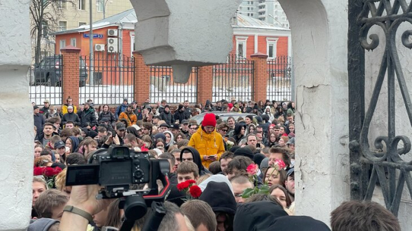 Церемония прощания с рэпером Пашей Техником проходит в храме Петра и Павла в Лефортове Церемония прощания с рэпером Пашей Техником проходит в храме Петра и Павла в Лефортове