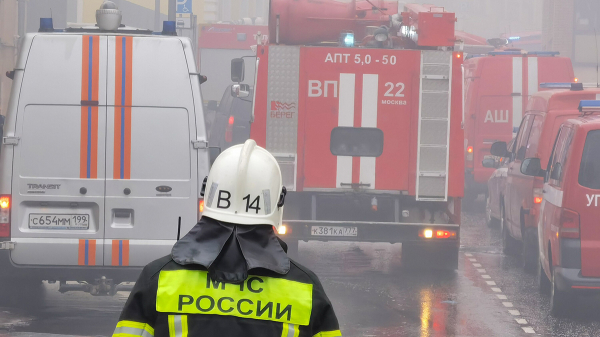 Автомобиль загорелся на дублере Калужского шоссе Автомобиль загорелся на дублере Калужского шоссе