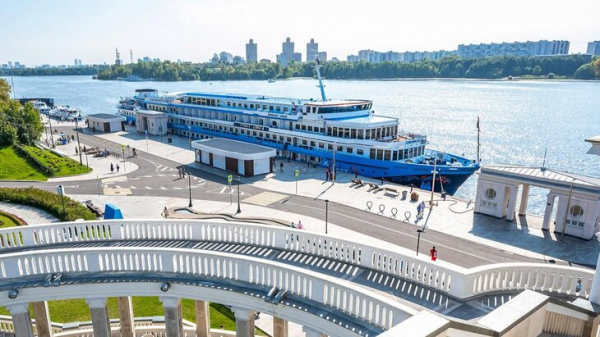 Около 50 тыс человек отправились в круизы за месяц речной навигации в Москве Около 50 тыс человек отправились в круизы за месяц речной навигации в Москве