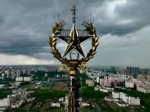 Архитекторы Москвы начинают реконструкцию шпиля главного здания МГУ