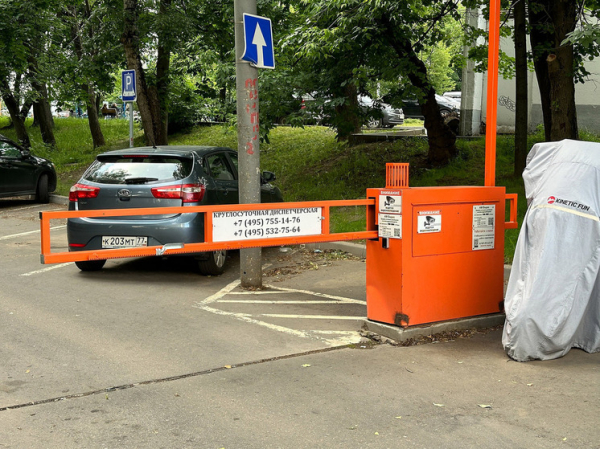 Горожане стали организовывать &laquo;подпольные&raquo; парковки во дворах