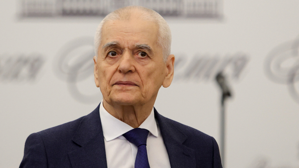Онищенко призвал россиян не выезжать за границу из-за риска заражения инфекциями Онищенко призвал россиян не выезжать за границу из-за риска заражения инфекциями